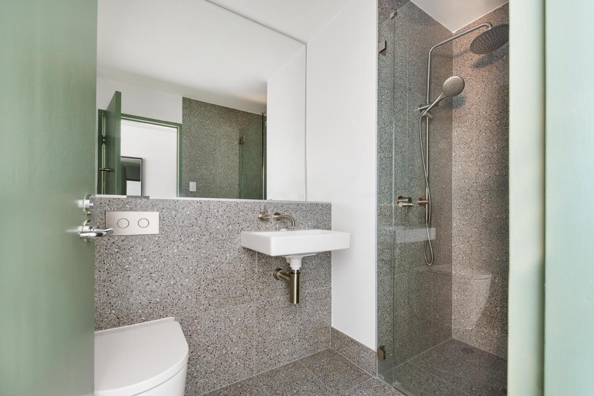 Queen Plus Two Balcony with Ensuite